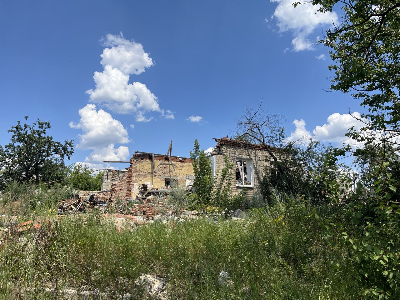 The ruins of the school. Photo: Nika Krychovska/UkraineWorld