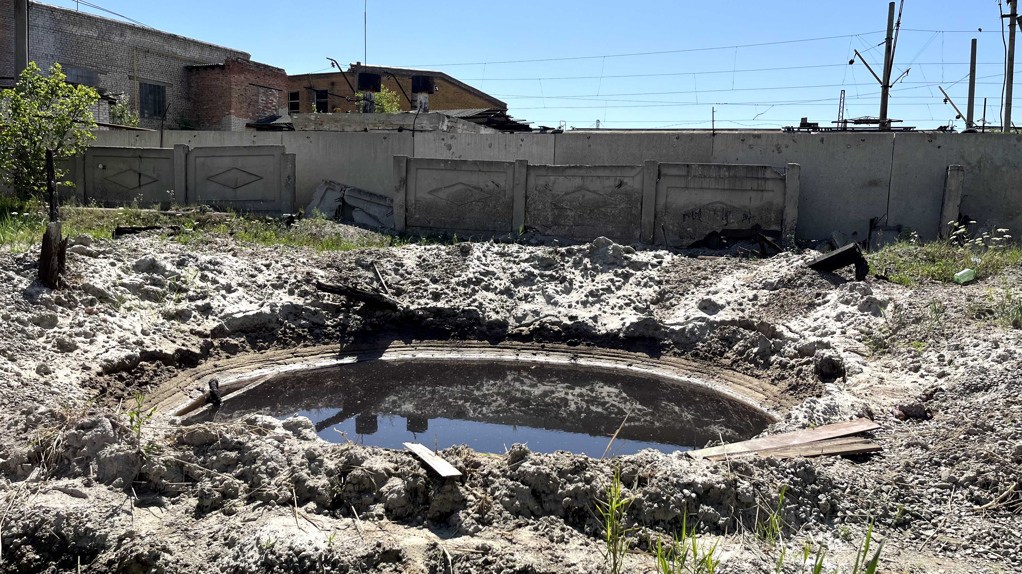 Photo: Nika Krychovska/UkraineWorld. The crater left by the explosion