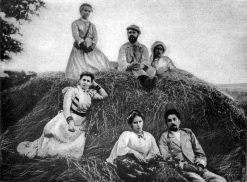 A rare photo of Drahomanov family, taken in 1898. Olena Pchilka and her daughter Lesya Ukrainka are in the bottom row.